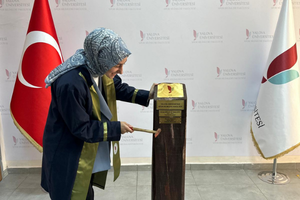 Fakülte Birincisi Semanur Gölbaşı Kütük Çakma Geleneğini Gerçekleştirdi
